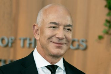 Le fils de Jeff Bezos l'a averti de ne pas "eff up" The Rings of Power - 9