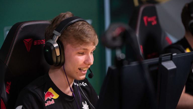 M0NESY en tête des groupes d'automne CS:GO BLAST Premier avec la note la plus élevée 2 M0NESY en tête des groupes d'automne CS:GO BLAST Premier avec la note la plus élevée - 1