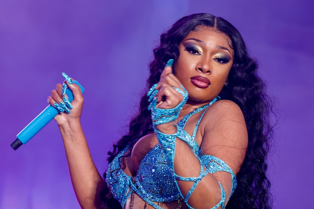 Megan Thee Stallion confirme qu'elle rejoint l'émission Marvel 3 Preakness 147 hébergé par 1 / ST à l'hippodrome de Pimlico