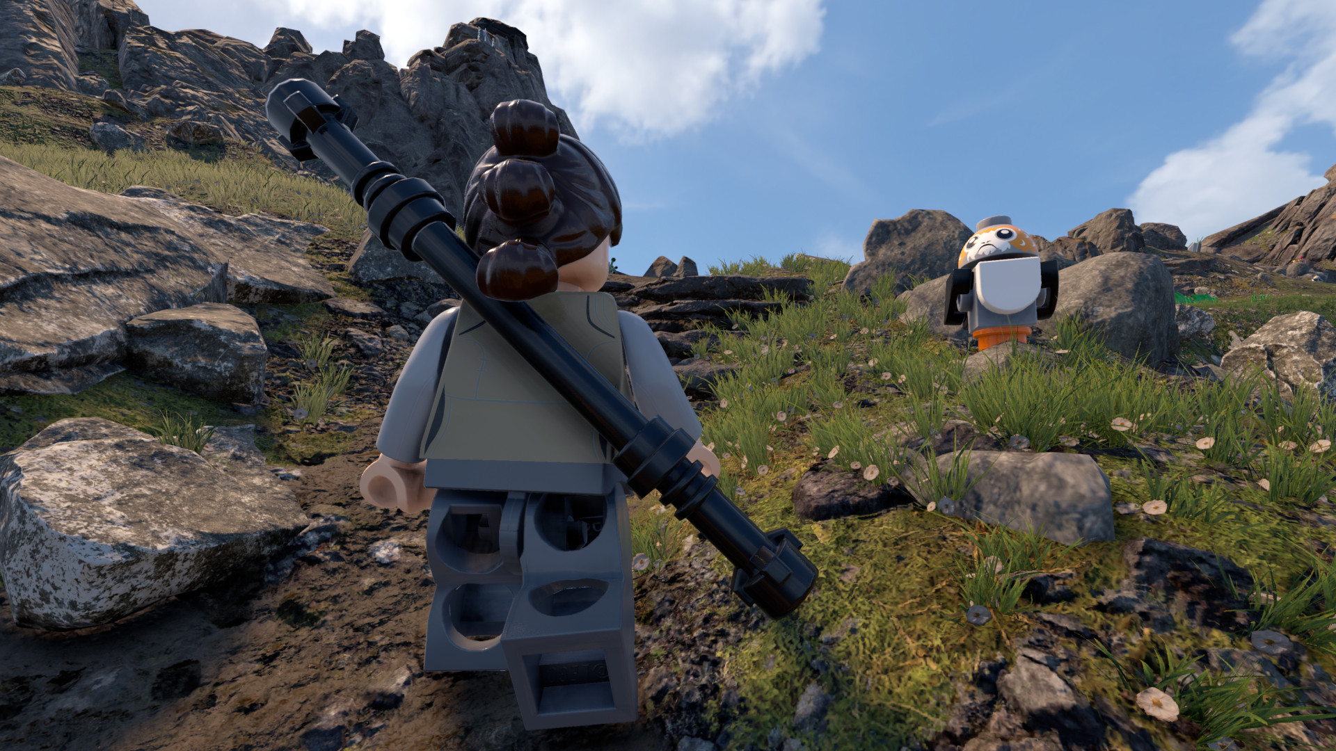 Personnages de Lego Star Wars: The Skywalker Saga: liste jouable 3 Rey passe devant un porg dans Lego Star Wars The Skywalker Saga