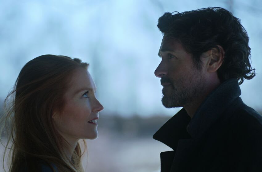 Quels couples obtiennent un bonheur pour toujours? 3 LOCKE & KEY (L à R) DARBY STANCHFIELD comme NINA LOCKE et BRENDAN HINES comme JOSH BENNETT dans l'épisode 210 de LOCKE & KEY Cr. AVEC LA COURTOISIE DE NETFLIX © 2021