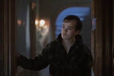 Qui est Sam Lesser ? Quel acteur le joue ? - 5