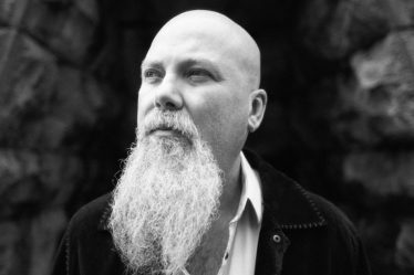 REGARDER : Kendell Marvel, "Don't Tell Me How to Drink" (Feat. Chris Stapleton) - 7