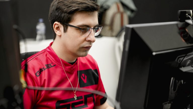 Shroud n'a aucun doute sur sa carrière dans VALORANT pro, dit qu'il veut "définitivement" continuer à concourir 2 Shroud n'a aucun doute sur sa carrière dans VALORANT pro, dit qu'il veut "définitivement" continuer à concourir - 1