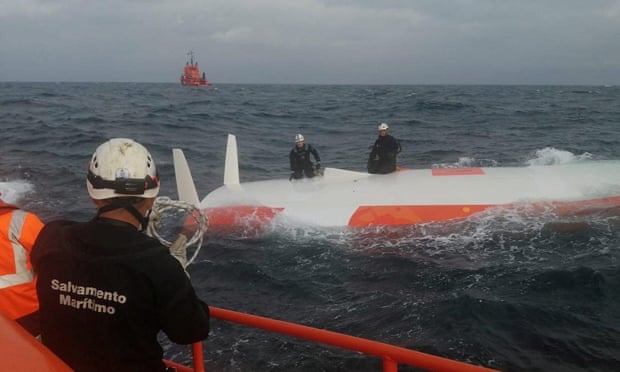 Un marin survit pendant 16 heures dans un bateau chaviré au large de l'Espagne | Espagne 1 Le bateau chaviré au large de la Galice