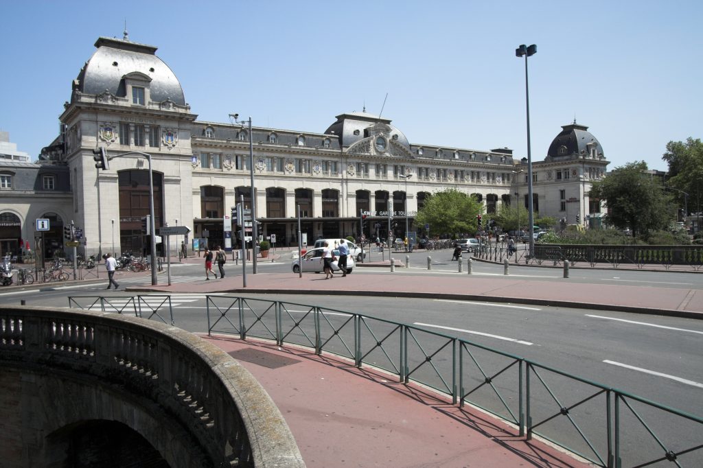 Location voiture de luxe Toulouse, gare et aéroport (BMW, Porsche, Tesla...) 8 Location voiture de luxe Toulouse, gare et aéroport (BMW, Porsche, Tesla...) - 7