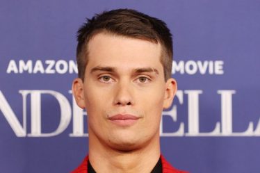 Nicholas Galitzine : 17 faits sur l'acteur des Purple Hearts que vous devez savoir - 7