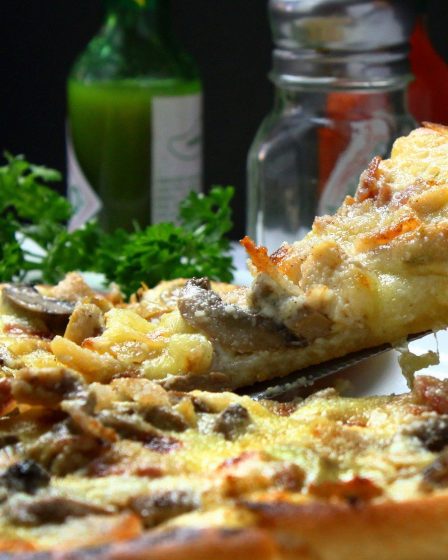 Comment cuire les pizzas surgelées pour qu'elles aient le goût du fait maison ? - 1