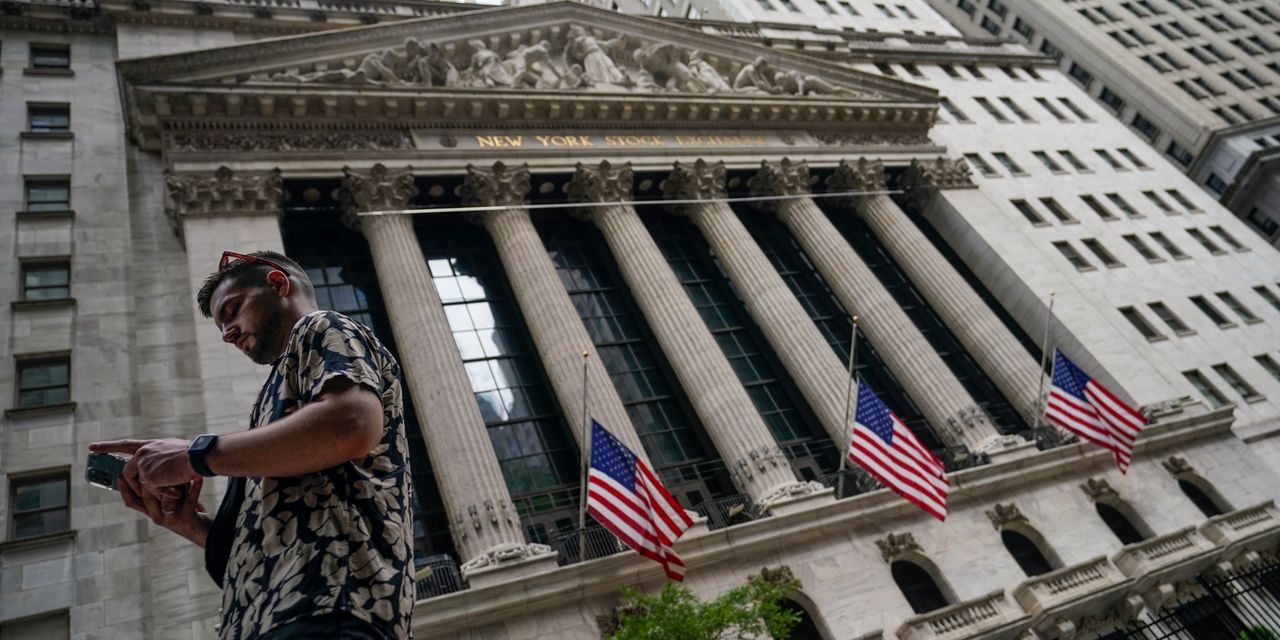 Les contrats à terme sur actions américaines glissent après la meilleure semaine de Wall Street depuis 2020 2 Les contrats à terme sur actions américaines glissent après la meilleure semaine de Wall Street depuis 2020 - 1
