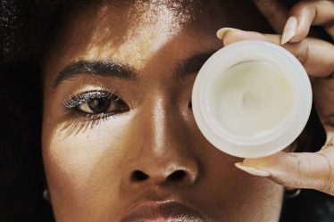 Demandez à un éditeur de beauté : les meilleurs correcteurs de pharmacie (moins de 15 $ !) - 27