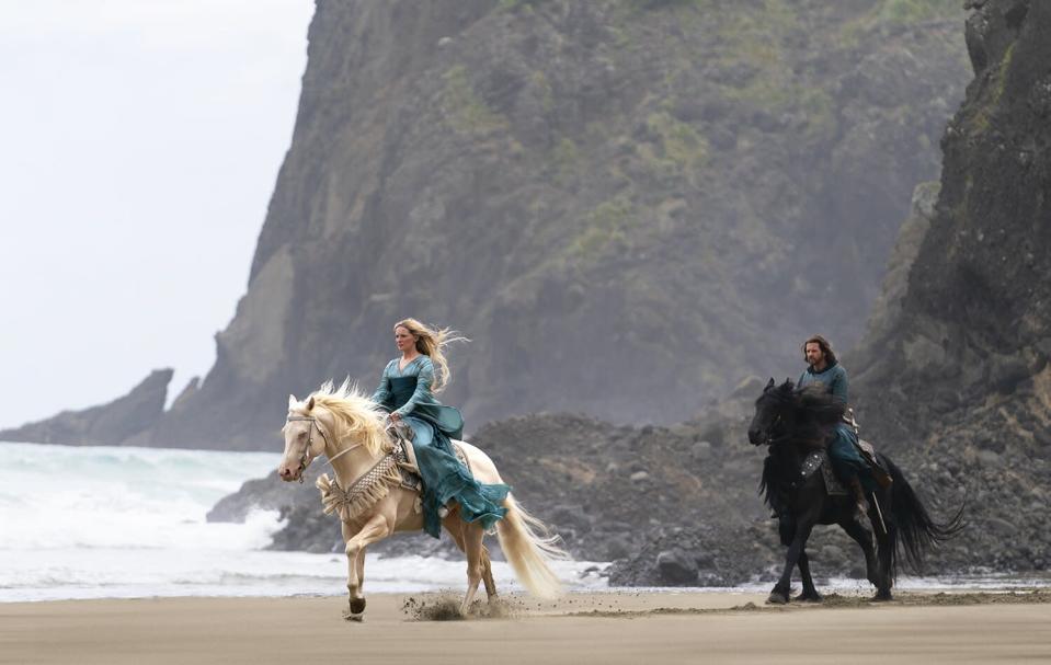 The Rings of Power emmène les fans une fois de plus dans le royaume magique de JRR Tolkien 4 Morfydd Clark comme