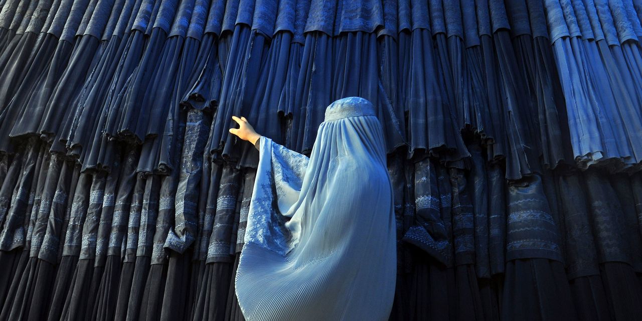 Une femme qui a accusé un responsable taliban de viol est arrêtée et attend maintenant sa condamnation 2 Une femme qui a accusé un responsable taliban de viol est arrêtée et attend maintenant sa condamnation - 1