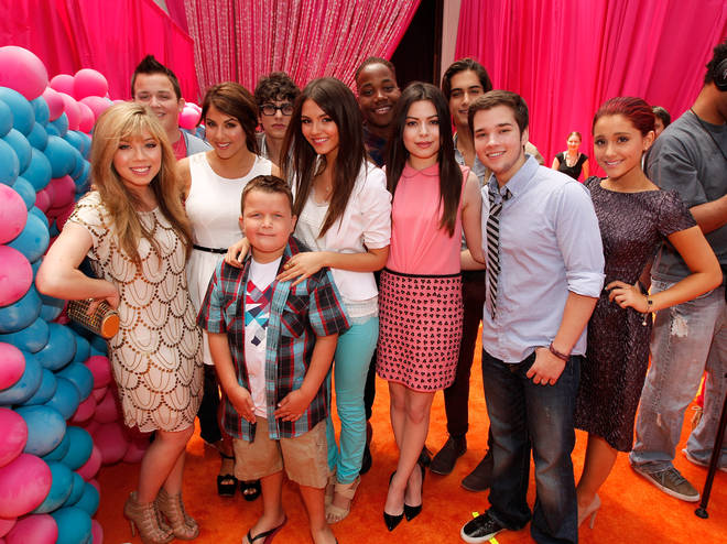 Daniella Monet de Victorious affirme que Nickelodeon a diffusé des scènes "sexualisées" malgré... 4 Les castings iCarly et Victorious s'unissent sur le tapis rouge