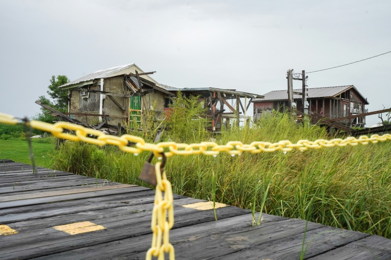 Maison partiellement détruite sur l'île Jean Charles, Louisiane, le 24 août 2022 (AFP - Cécile Clocheret)