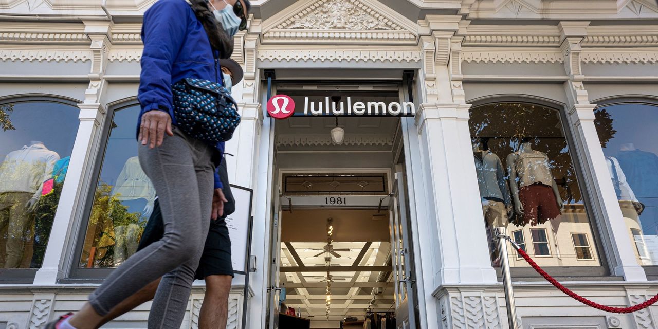 L'action Lululemon remonte de 10% après que le détaillant ait dépassé les attentes, affirmant qu'il y a un "élan" pour son entreprise 2 L'action Lululemon remonte de 10% après que le détaillant ait dépassé les attentes, affirmant qu'il y a un "élan" pour son entreprise - 1