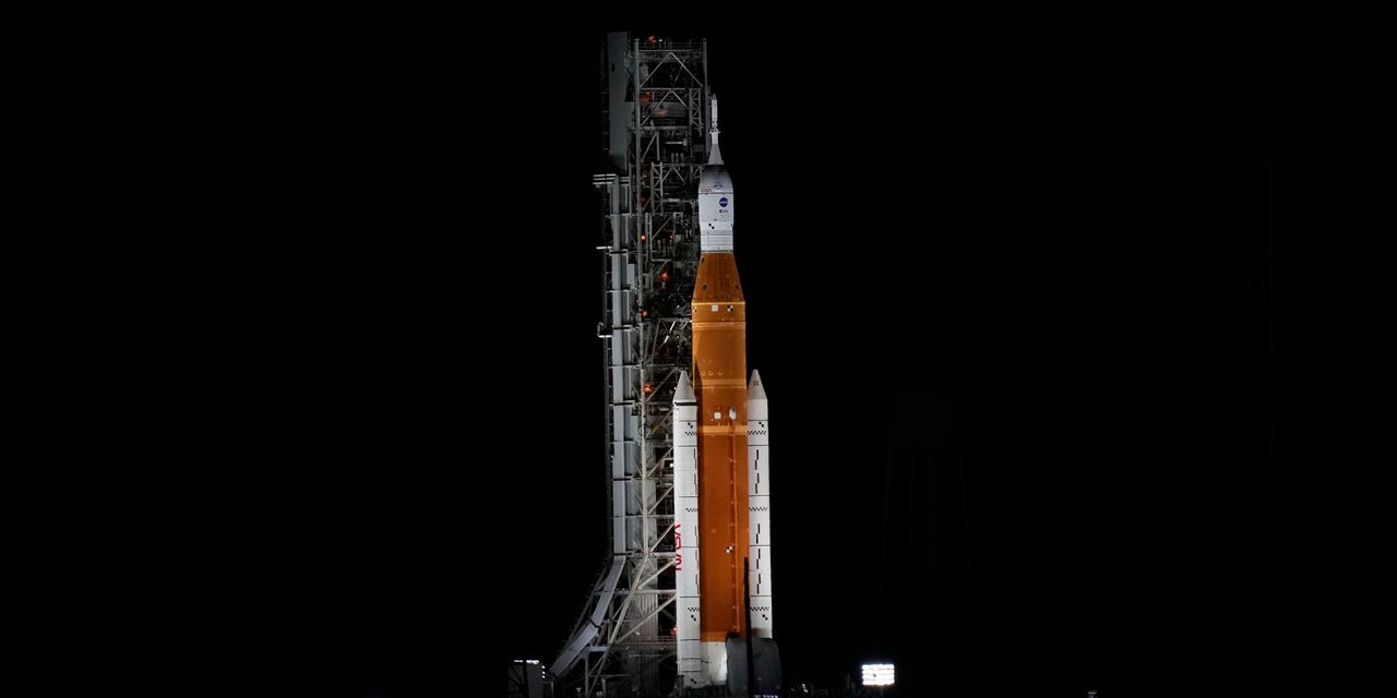 Une fuite de carburant perturbe le deuxième tir de la NASA lors du lancement d'une fusée lunaire 2 Une fuite de carburant perturbe le deuxième tir de la NASA lors du lancement d'une fusée lunaire - 1