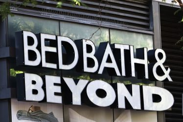 Le directeur financier de Bed Bath & Beyond qui a sauté à mort du gratte-ciel de New York a fait face à une allégation de «pompage et de vidage» quelques jours plus tôt - 4