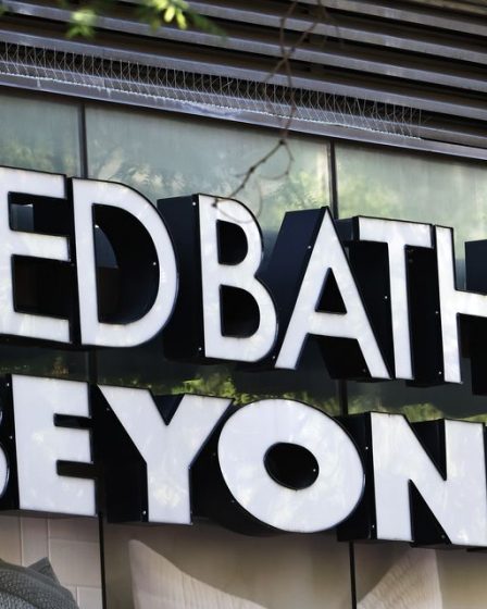 Le directeur financier de Bed Bath & Beyond qui a sauté à mort du gratte-ciel de New York a fait face à une allégation de «pompage et de vidage» quelques jours plus tôt 14 Le directeur financier de Bed Bath & Beyond qui a sauté à mort du gratte-ciel de New York a fait face à une allégation de «pompage et de vidage» quelques jours plus tôt - 13