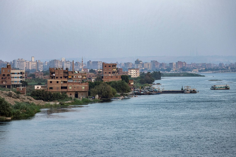 Une vue des environs sur les rives du Nil à Warrak, une île située en face du Caire, le 31 août 2022. (AFP - Khaled DESOUKI)