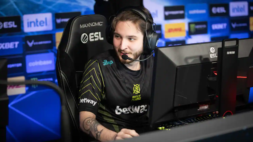 Vitality prend la première place du groupe A avec une course parfaite, Fnatic et NAVI les suivent hors des groupes de la saison 16 de l'ESL Pro League 6 Vitality prend la première place du groupe A avec une course parfaite, Fnatic et NAVI les suivent hors des groupes de la saison 16 de l'ESL Pro League - 5