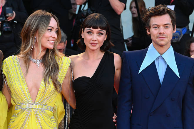 Les fans de Harry Styles pensent qu'il ne voulait pas se tenir à côté d'Olivia Wilde au Don't... - 4