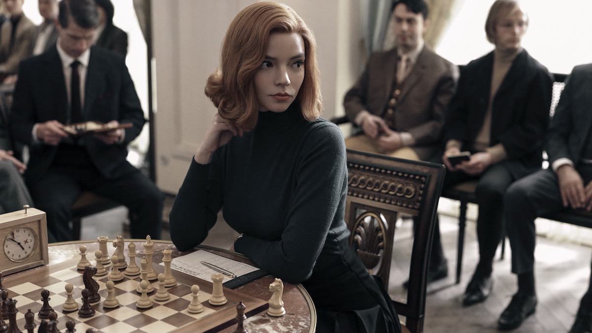 Le pari de la reine Anya Taylor Joy joue aux échecs dans The Queens Gambit