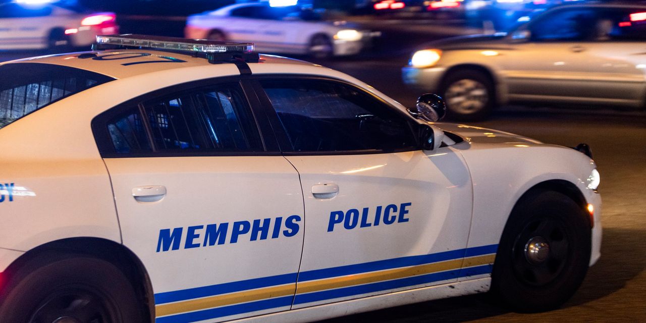 La police de Memphis arrête un homme qui conduisait dans la ville en tirant sur des gens et en le diffusant sur Facebook 2 La police de Memphis arrête un homme qui conduisait dans la ville en tirant sur des gens et en le diffusant sur Facebook - 1