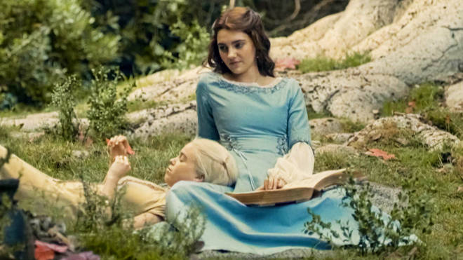 Est-ce que Rhaenyra est gay ? Le casting d'House of the Dragon dit qu'elle est "amoureuse" d'Alicent 4 House of the Dragon les acteurs confirment qu'ils ont joué Rhaenyra et Alicent en tant que pédés