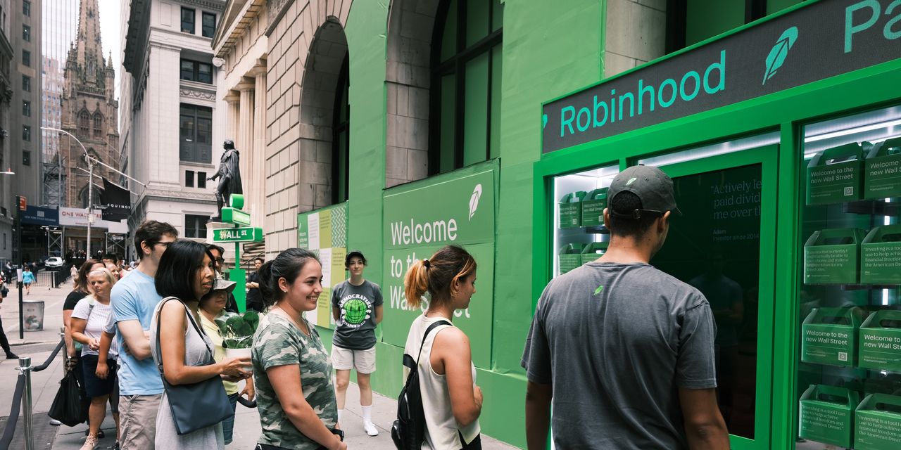 Les utilisateurs de Robinhood achètent et détiennent des entreprises "qu'ils connaissent, comprennent et croient à long terme". Voici leurs actions préférées. 2 Les utilisateurs de Robinhood achètent et détiennent des entreprises "qu'ils connaissent, comprennent et croient à long terme". Voici leurs actions préférées. - 1