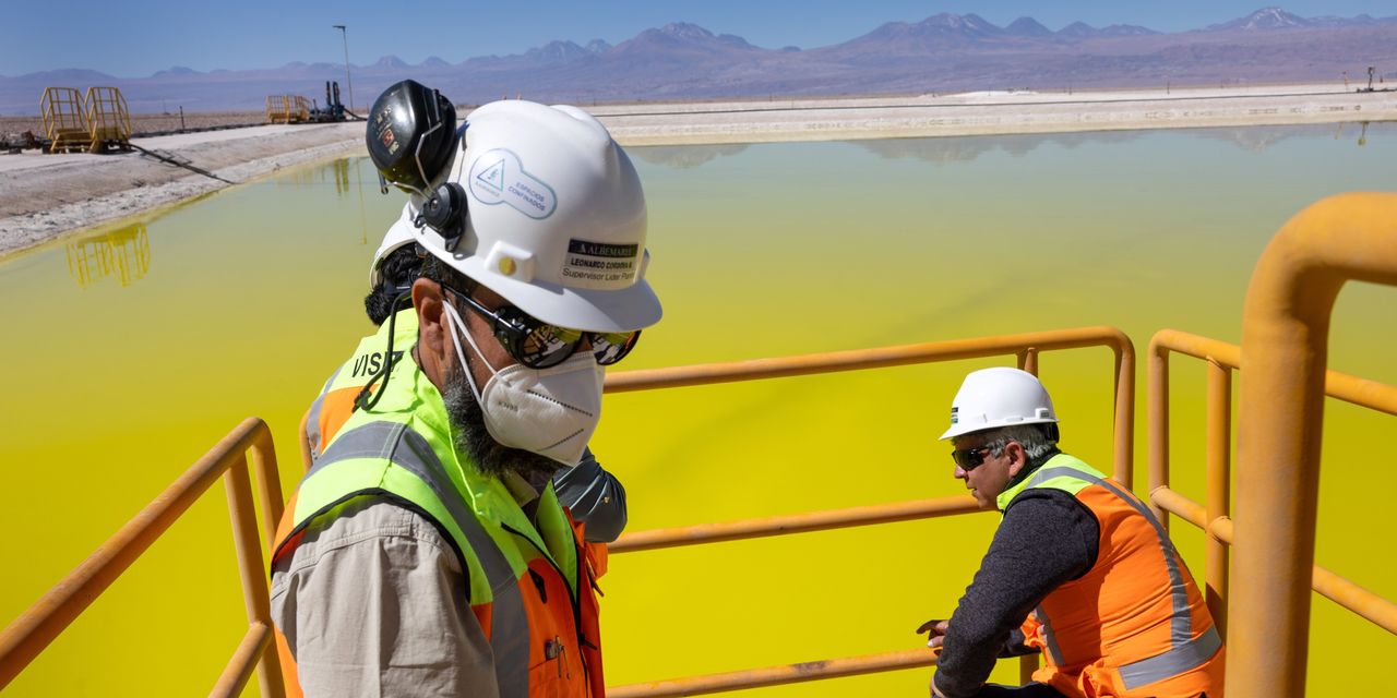 Voici pourquoi Tesla envisage de raffiner son propre lithium 2 Voici pourquoi Tesla envisage de raffiner son propre lithium - 1