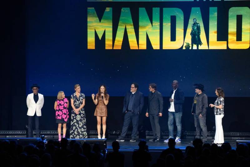 Premier aperçu de la saison 3 de "The Mandalorian" sortie à D23 Expo 2022 5 Le casting mandalorien à D23 Expo 2022