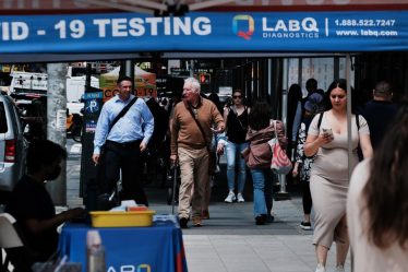 Les cas de COVID connus aux États-Unis se maintiennent au plus bas niveau depuis mai, mais les infections augmentent à nouveau à New York - 9