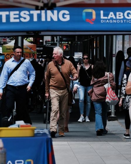 Les cas de COVID connus aux États-Unis se maintiennent au plus bas niveau depuis mai, mais les infections augmentent à nouveau à New York 50 Les cas de COVID connus aux États-Unis se maintiennent au plus bas niveau depuis mai, mais les infections augmentent à nouveau à New York - 49
