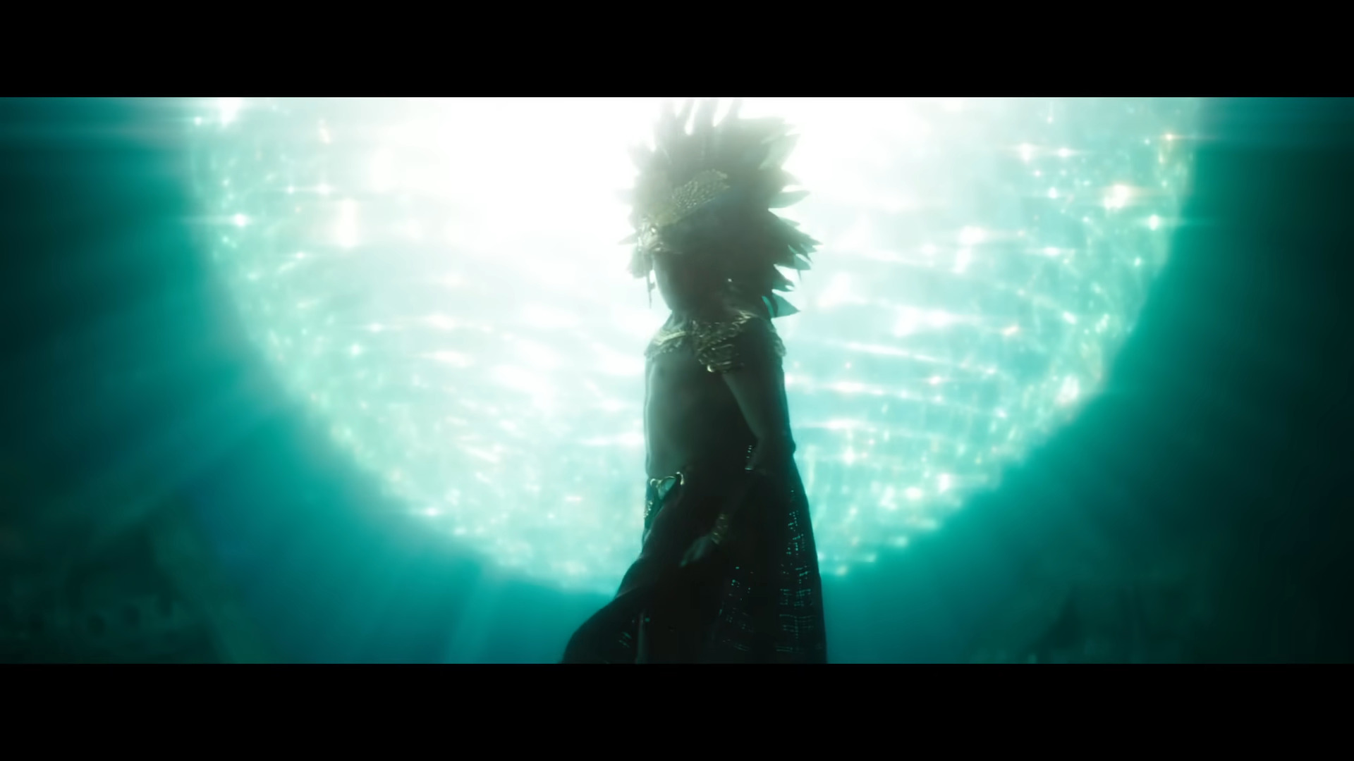 Tenoch Huerta, star de "Black Panther : Wakanda Forever", déclare que le conflit principal du film Marvel "représente ce qui se passe ici dans les États entre les minorités" - 5