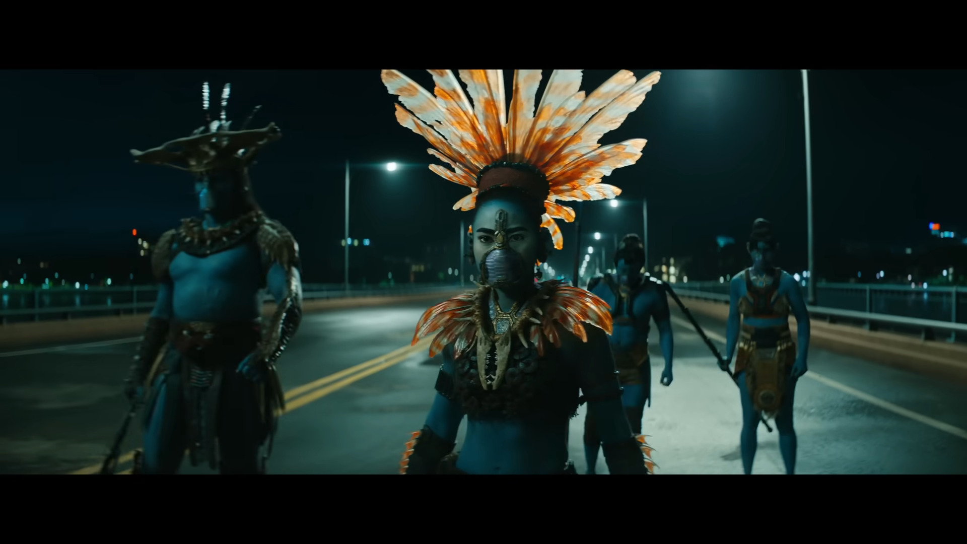 Tenoch Huerta, star de "Black Panther : Wakanda Forever", déclare que le conflit principal du film Marvel "représente ce qui se passe ici dans les États entre les minorités" - 11