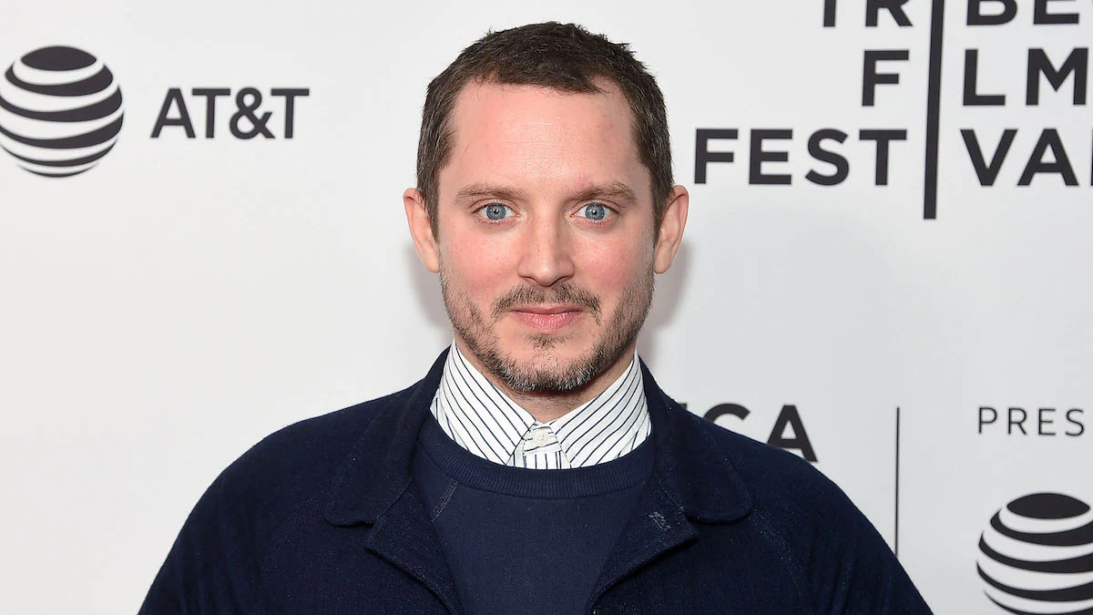 Elijah Wood rejoint la saison 2 de "Yellowjackets" dans un arc d'une saison 2 Elijah Wood rejoint la saison 2 de "Yellowjackets" dans un arc d'une saison - 1