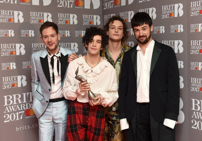 Matty Healy des années 1975 a refusé plus d'argent qu'il n'en a jamais "vu" pour soutenir Ed... 4 Les BRIT Awards 2017 - Salle des gagnants