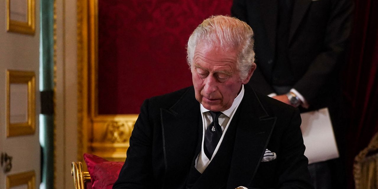 L'ancien majordome du roi Charles dit que ce n'est "pas un choc" que le personnel pourrait perdre son emploi 2 L'ancien majordome du roi Charles dit que ce n'est "pas un choc" que le personnel pourrait perdre son emploi - 1
