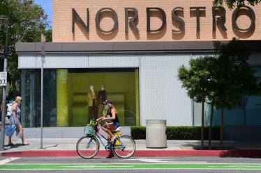 Les jeunes acheteurs disent que leurs vêtements sont obsolètes, et Jefferies dit que Nordstrom est le mieux adapté au «rafraîchissement à venir de la garde-robe» - 5