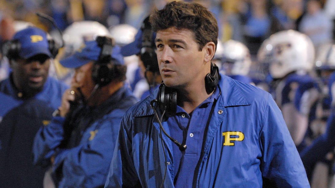 12 émissions comme tous les américains à regarder si vous aimez tous les américains 6 Kyle Chandler, Lumières du vendredi soir