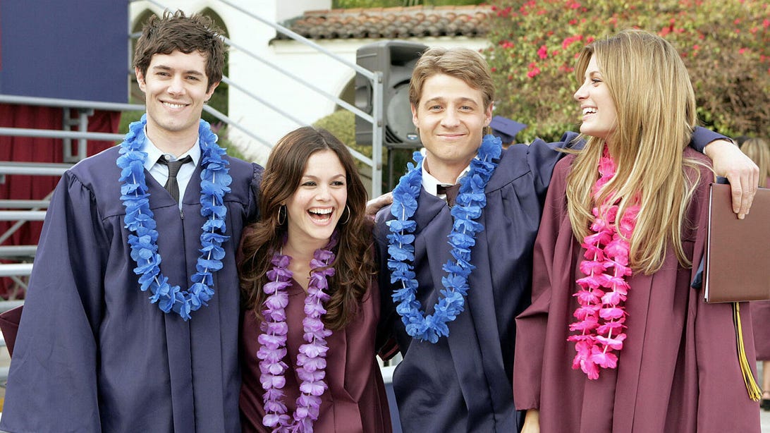 12 émissions comme tous les américains à regarder si vous aimez tous les américains 15 Adam Brody, Rachel Bilson, Ben McKenzie et Mischa Barton, The OC