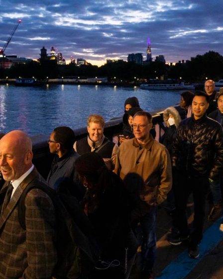 La file d'attente pour voir le cercueil de la reine est "suspendue" alors que l'attente atteint 14 heures - même si vous vous appelez David Beckham 2 La file d'attente pour voir le cercueil de la reine est "suspendue" alors que l'attente atteint 14 heures - même si vous vous appelez David Beckham - 1