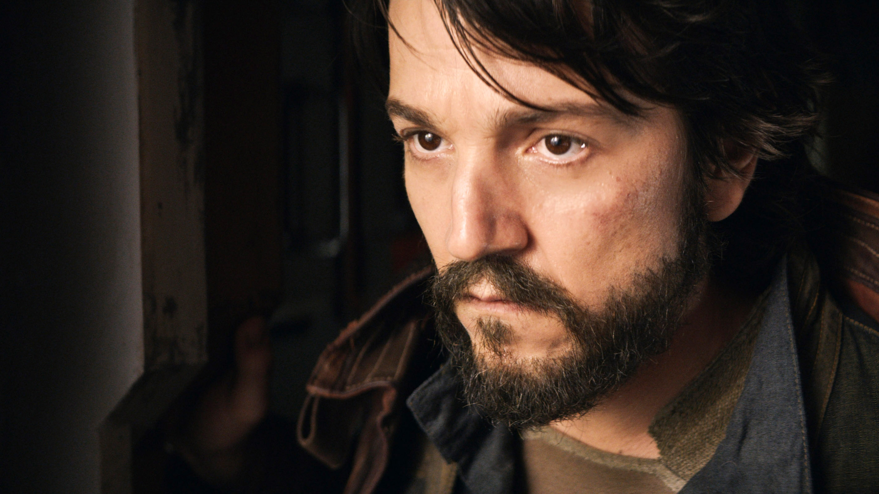 Andor - 5 choses que vous devez savoir avant de regarder l'émission Star Wars 5 Diego Luna dans le rôle de Cassian Andor dans la série Star Wars : Andor