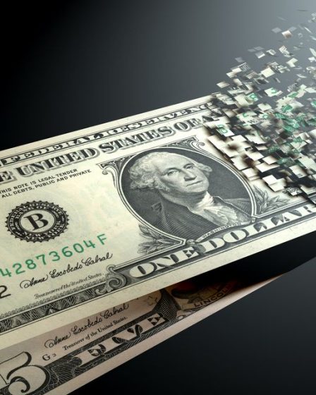 Le dollar est peut-être sur le point de craquer, dit cet analyste financier, qui propose des actions à surveiller de chaque côté. - 83