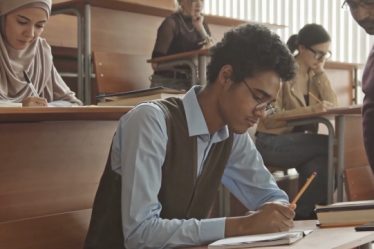 Les émissions de télévision et les films contribuent à la jeunesse Sex Education (VIDÉO) - 11