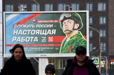 Les prix du pétrole chutent sur une troisième hausse hebdomadaire de l'offre de brut américain, alors que la Fed accepte une nouvelle hausse des taux - 7
