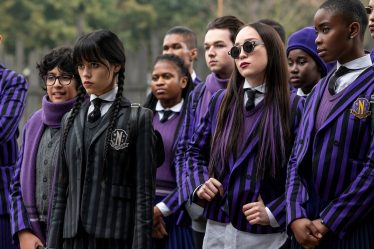 Regardez une vidéo de recrutement pour la Nevermore Academy de WEDNESDAY - 5