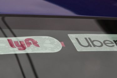 Les chauffeurs Uber et Lyft gagnent moins de 7 $ de l'heure après l'adoption de la loi californienne, selon une étude menée par des chauffeurs - 9