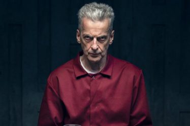 Peter Capaldi dit qu'il est un voyageur temporel dans la bande-annonce de la série à suspense The Devil's Hour - 7
