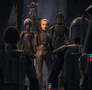 Rencontrez les rebelles : Sabine Wren 11 Sabine se tient derrière Bo-Katan qui manie le Darksaber